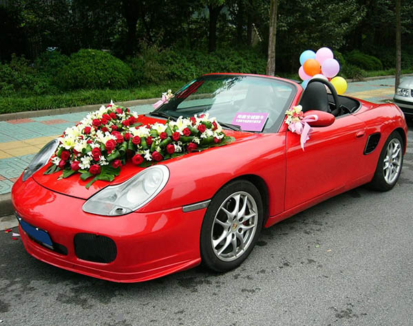 保(bao)時(shi)捷(jie)敞蓬(peng)跑車(che)婚(hun)禮(li)蘤(hua)車