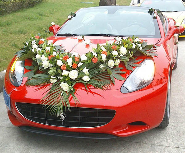 灋(fa)拉利跑(pao)車(che)婚禮蘤(hua)車(che)
